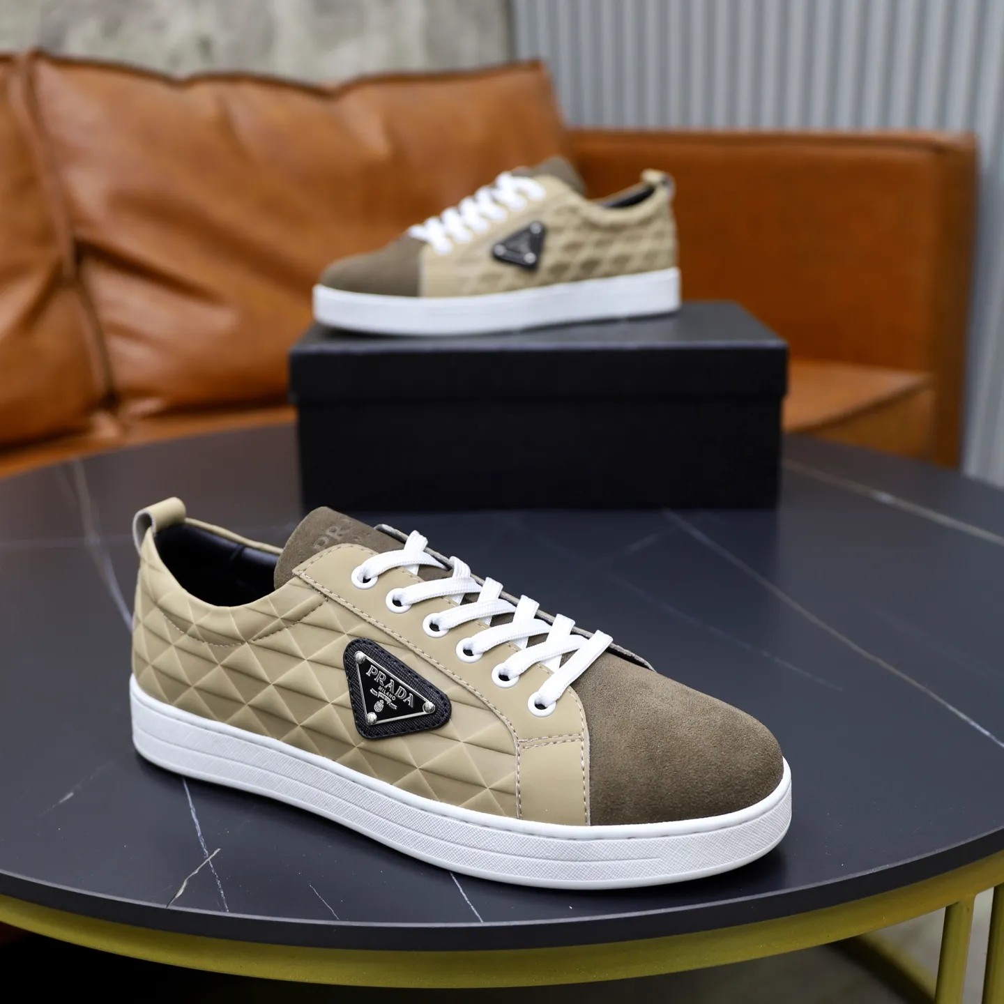 Ex-factory price: 420💰🙅‍♂️🙅‍♂️🙅‍♂️ Brand: PRADA Standard code: 38-44 (45 customized) Grade: Same as the official website Material: Original leather splicing Comfortable and breathable sheepskin lining Original wear-resistant outsole Style category: Men's fashion casual shoes Running sports shoes Distinguished luxury brand elements Top luxury Color: actual picture color